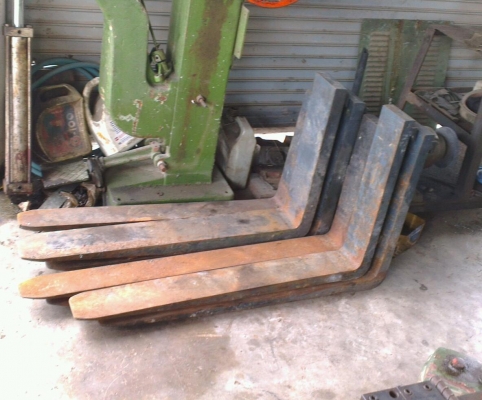 Sell> งาโฟล์คลิฟท์ 1.5 - 4 ตันครับ มีอย่างล่ะ คู่ครับ ราคาไม่แพง กำแพงแสน นครปฐมครับ