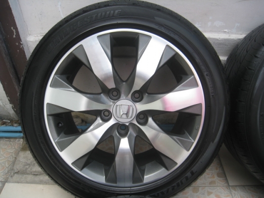 ขายล้อแม็ก Honda Accord 17"x7.5 " et55 5รู114.3 +ยางปี1712 ล้อทำสีมาใหม่ ไม่มีคด ไม่มีดุ้งครับ  สนใจติดต่อเล็กคลองสาม (081-3747940)