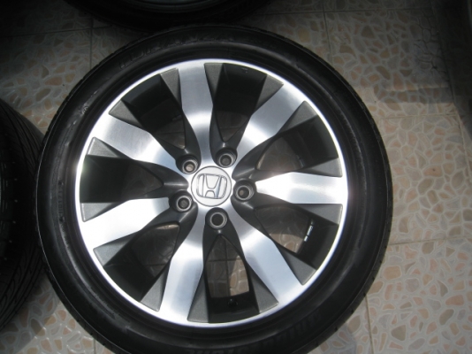 ขายล้อแม็ก Honda Accord 17"x7.5 " et55 5รู114.3 +ยางปี1712 ล้อทำสีมาใหม่ ไม่มีคด ไม่มีดุ้งครับ  สนใจติดต่อเล็กคลองสาม (081-3747940)