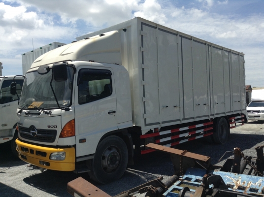 ขายรถ 6 ล้อตู้ทึบ 10 บาน 7.50 เมตร ครับ รถห้างครับ