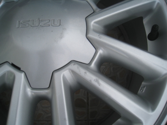 ขายล้อแม็ก All new Isuzu d-max ป้ายแดง 16"x6.5" et41 6รู139 + ยาง ปี1813 สนใจติดต่อเล็กคลองสามครับ (081-3747940)