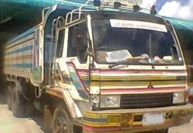 MITSUBISHI FUSO FN527 - 195 HP 6D16 MA สิบล้อดั๊มพ์ 2 เพลา กระบะดั๊มพ์มิเนียม 12 ตันสภาพสวย เครื่องแน่นแรงดีเดิมๆ ภายในเก๋งคอนโซลเรือนไมล์สวยครบ พวงมาลัยเพาเวอร์ ระบบเบรคทริ๊ปฟี้ครบครัน ช่วงล่างแน่นคัชซีสวยมากไม่มีบวมเลย ยางสภาพดี 10 เส้นประมาณ 70\% พร้อมบ