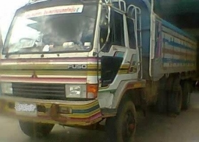MITSUBISHI FUSO FN527 - 195 HP 6D16 MA สิบล้อดั๊มพ์ 2 เพลา กระบะดั๊มพ์มิเนียม 12 ตันสภาพสวย เครื่องแน่นแรงดีเดิมๆ ภายในเก๋งคอนโซลเรือนไมล์สวยครบ พวงมาลัยเพาเวอร์ ระบบเบรคทริ๊ปฟี้ครบครัน ช่วงล่างแน่นคัชซีสวยมากไม่มีบวมเลย ยางสภาพดี 10 เส้นประมาณ 70\% พร้อมบ