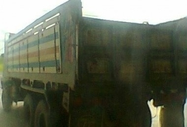 MITSUBISHI FUSO FN527 - 195 HP 6D16 MA สิบล้อดั๊มพ์ 2 เพลา กระบะดั๊มพ์มิเนียม 12 ตันสภาพสวย เครื่องแน่นแรงดีเดิมๆ ภายในเก๋งคอนโซลเรือนไมล์สวยครบ พวงมาลัยเพาเวอร์ ระบบเบรคทริ๊ปฟี้ครบครัน ช่วงล่างแน่นคัชซีสวยมากไม่มีบวมเลย ยางสภาพดี 10 เส้นประมาณ 70\% พร้อมบ