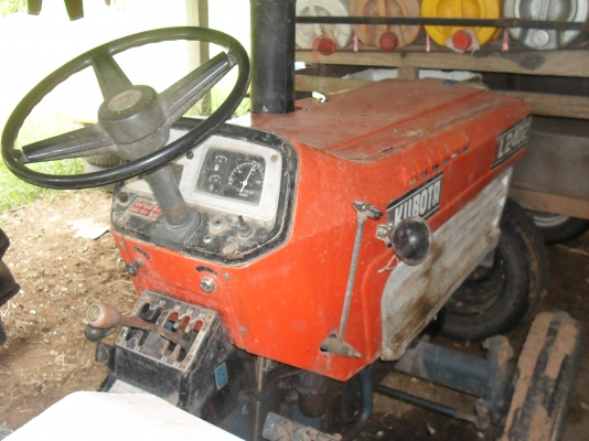 ขายรถไถคูโบต้า L2000 เพลาเดียวพร้อมอุปกรณ์ สภาพพร้อมใช้