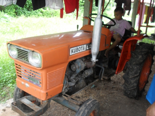 ขายรถไถคูโบต้า L2000 เพลาเดียวพร้อมอุปกรณ์ สภาพพร้อมใช้