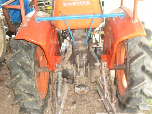 ขายรถไถคูโบต้า L2000 เพลาเดียวพร้อมอุปกรณ์ สภาพพร้อมใช้