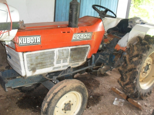 ขายรถไถคูโบต้า L 2402 พร้อมอุปกรณ์ สภาพพร้อมใช้