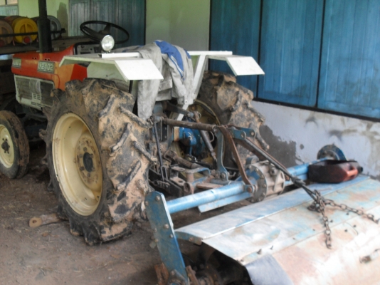 ขายรถไถคูโบต้า L 2402 พร้อมอุปกรณ์ สภาพพร้อมใช้