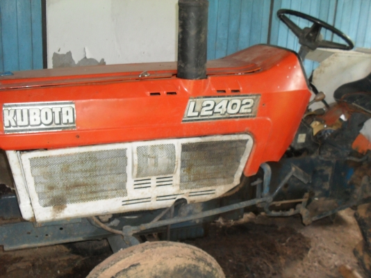 ขายรถไถคูโบต้า L 2402 พร้อมอุปกรณ์ สภาพพร้อมใช้