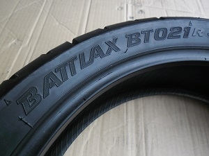 ขายยาง \% 1 คู่