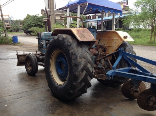 รถไถ ฟอร์ด 5000 ตัวแรง พร้อมใช้