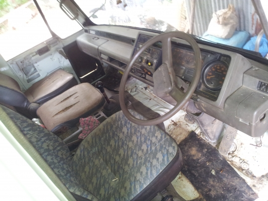 ขายรถบรรทุก 10 ล้อ  2 เพลา นิสสัน  cwm430  290 แรงม้า  ไม่ดั๊ม