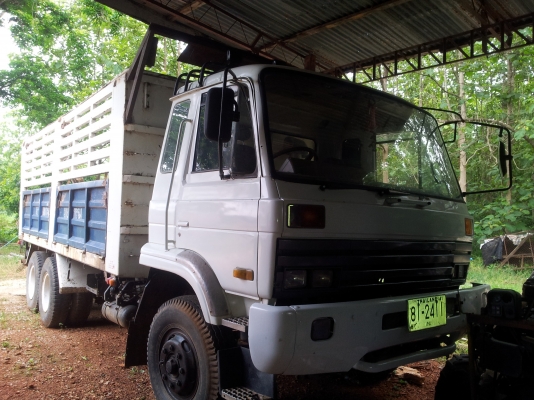 ขายรถบรรทุก 10 ล้อ  2 เพลา นิสสัน  cwm430  290 แรงม้า  ไม่ดั๊ม