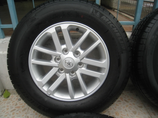 ขายล้อแม็ก Toyota fortuner ป้ายแดง 17"x7.5" et30 6รู139 + ยางปี2613 สภาพสวยครับ ตุ่มหน้ายางยังมองเห็นอยู่ครับ สนใจติดต่อเล็กคลองสามครับ (081-3747940)