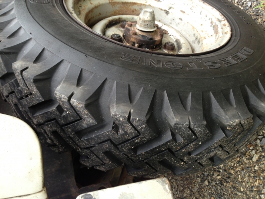 ขายยาง ก.ไก่ Deestone 7.50-16 งามๆ