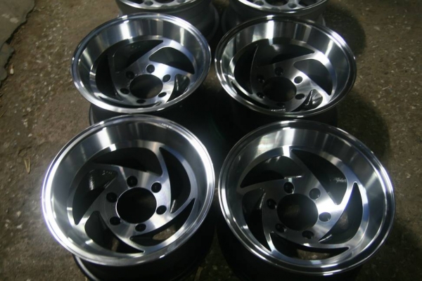 ใบพัด5ก้าน แอ่น ลึกๆ กว้างๆ 15x8.5  6รู139.7 สีใหม่ ขอบหนา ไร้ซ่อม 8500บาท