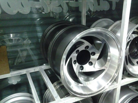 ใบพัด5ก้าน แอ่น ลึกๆ กว้างๆ 15x8.5 6รู139.7 สีใหม่ ขอบหนา ไร้ซ่อม 8500บาท ใบพัด5ก้าน แอ่น ลึกๆ กว้างๆ 15x8.5 6รู139.7 สีใหม่ ขอบหนา ไร้ซ่อม 8500บาท