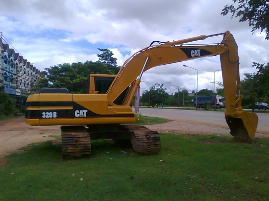 รถแบคโฮ CAT 320B รถสวย มีทะเบียน ชอบราคาเท่าไร ต่อรองกันได้ครับ