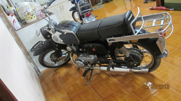 เลิกขี่แล้วครับขายๆๆ ชี92 ชีหมูจู๊ดๆๆสวยๆอะไหล่เดิมๆทั้งคันเครื่องทำมาใหม่แปลงcdi เรียบร้อยครับขี่ดีไม่มีสดุดเครื่องสตาร์ทีเดียวติดไม่ดังไม่หอนไม่เยิ้มมาลองขับดูก่อนได้ครับ....no-bookออกใบซื้อขายให้ครับ.....ขายที่37000บาทเรื่อยๆครับไม่รีบ....ขายได้ขายครับ