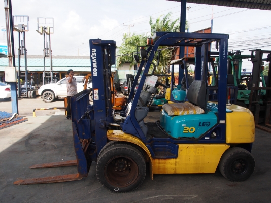 ** LOT 12/9/2556 ** KOMATSU FD20-12 เสา3เมตร หิ้ง สนใจติดต่อ 083-062-0223