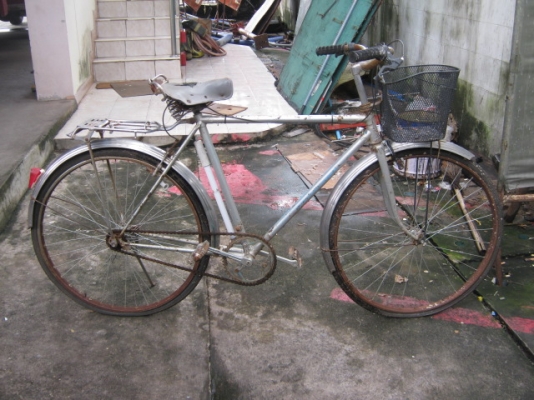 จักระยานโบราณ ยังสวย ตามรูปเลยครับ จักระยานโบราณ ยังสวย ตามรูปเลยครับ