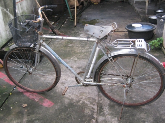 จักระยานโบราณ ยังสวย ตามรูปเลยครับ จักระยานโบราณ ยังสวย ตามรูปเลยครับ