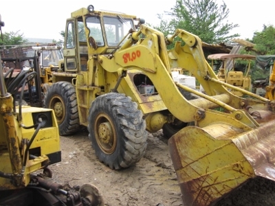 ขาย-รถตักล้อยาง ยี่ห้อ TCM เครื่องยนต์ดีเซล 6 สูบ มือสองนำเข้าจากญี่ปุ่น พร้อมใช้งานทันทีครับ เครื่องดี ตัวใหญ่ ตักได้เยอะ