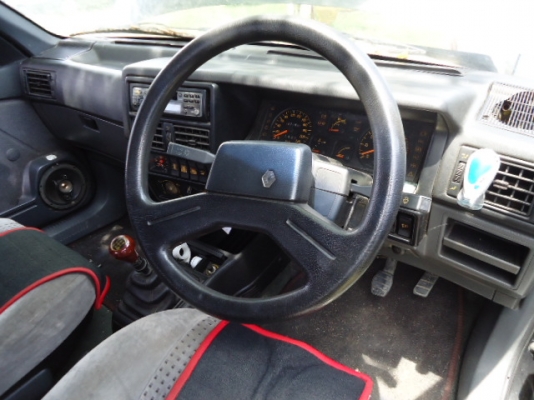 ขายเป็นซากรถเรโนลด์ R19 CHAMADE ปี2535 ตัวถังสภาพดีทั้งคัน ขาย 30,000.-