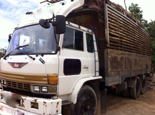 รถฮีโน่ 10 ล้อ รั่ว F17  เปลื่ยนเครื่อง  187 แรงม้า  สนใจติดต่อ 081 - 6079515