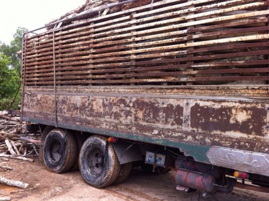 รถฮีโน่ 10 ล้อ รั่ว F17  เปลื่ยนเครื่อง  187 แรงม้า  สนใจติดต่อ 081 - 6079515