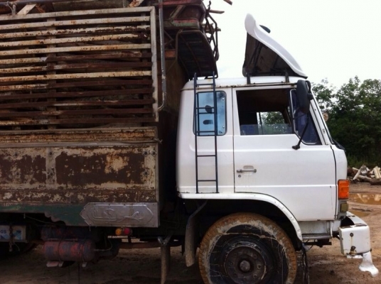 รถฮีโน่ 10 ล้อ รั่ว F17  เปลื่ยนเครื่อง  187 แรงม้า  สนใจติดต่อ 081 - 6079515