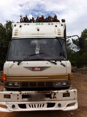 รถฮีโน่ 10 ล้อ รั่ว F17  เปลื่ยนเครื่อง  187 แรงม้า  สนใจติดต่อ 081 - 6079515