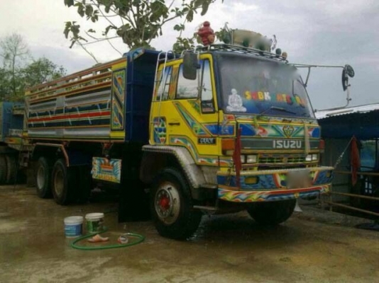 รถอีซูซุ 10 ล้อดั้ม FXZ  เปลื่ยนเครื่อง 270 แรงม้า  ยูโรทู  ( นางฟ้าแท้ )  สนใจติดต่อ 081 - 6079515