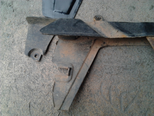 ขายอะไหล่ yamaha dt125 (หายาก) บังโซ่+ไฟเลี้ยวเดิม