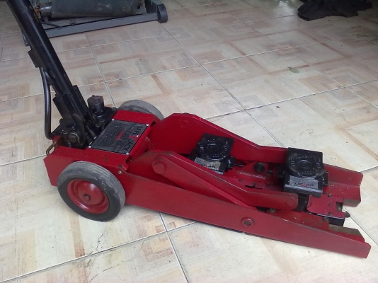 แม่แรงยกรถ SAFETJACK ของ U.S.A