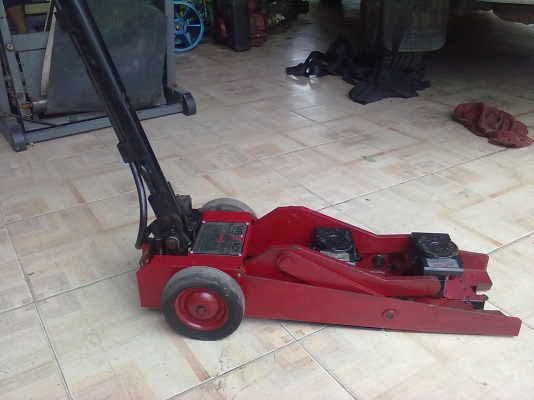 แม่แรงยกรถ SAFETJACK ของ U.S.A