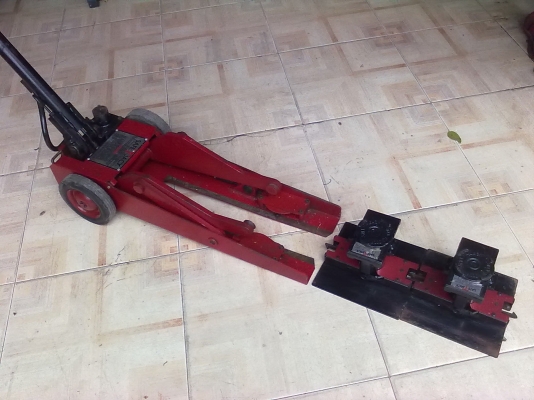 แม่แรงยกรถ SAFETJACK ของ U.S.A