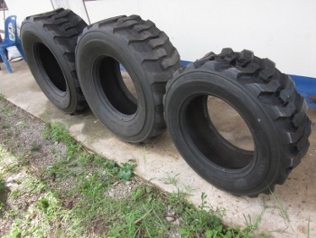 ขาย- ยางใหม่ สำหรับรถตัก skid loader หลายขนาด ตั้งแต่เบอร์ 265/70 D16.5, 355/70 D17.5, 385/65 D19.5