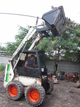 ขาย-รถตักล้อยาง BOBCAT 725 เครื่องยนต์ดีเซล ตักได้ 1 คิว สภาพดี สมบูรณ์ พร้อมใช้งาน ยกสูง 3 เมตร