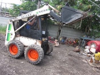 ขาย-รถตักล้อยาง BOBCAT 725 เครื่องยนต์ดีเซล ตักได้ 1 คิว สภาพดี สมบูรณ์ พร้อมใช้งาน ยกสูง 3 เมตร