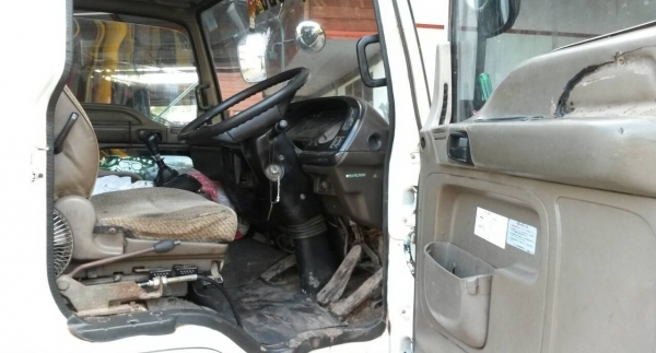 ISUZU DECA 210 HP 6HH1 หกล้อดั๊มพ์ กระบะดั๊มพ์เหล็ก 6 ตันความยาว 3.60 เมตรสภาพสวย เครื่องแน่นแรงดีเดิมๆไม่มีเยิ้ม ภายในเก๋งคอนโซลสวยครบพร้อม แอร์เย็น พวงมาลัยเพาเวอร์ ระบบเบรคทริ๊ปฟี้ ช่วงล่างแน่นคัชซีสวยทั้งเส้นไม่มีดาม ยาง 8.25 ขอบ 16 สภาพดี 70\% พร้อมบร