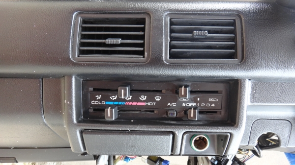 คอนโซล isuzu mu  สีดำ  4000 บาท