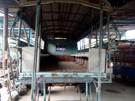 ขายหกล้อรับส่งนักเรียน