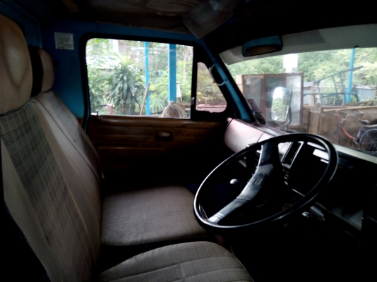 ขายหกล้อรับส่งนักเรียน