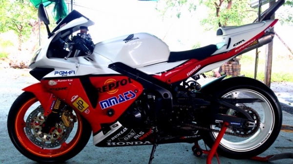 (หลุดมัดจำ)ขาย CBR 600 RR ปี 2004 ทะเบียนเเท้ จัดไฟเเนนซ์ได้ (หลุดมัดจำ)ขาย CBR 600 RR ปี 2004 ทะเบียนเเท้ จัดไฟเเนนซ์ได้