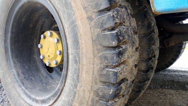 รถบรรทุกพร้อมเครรน