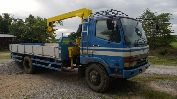 รถบรรทุกพร้อมเครรน