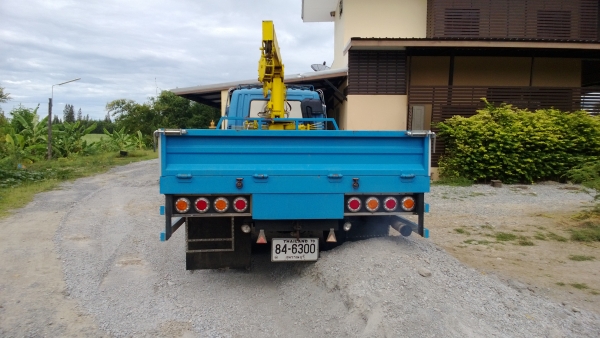 รถบรรทุกพร้อมเครรน