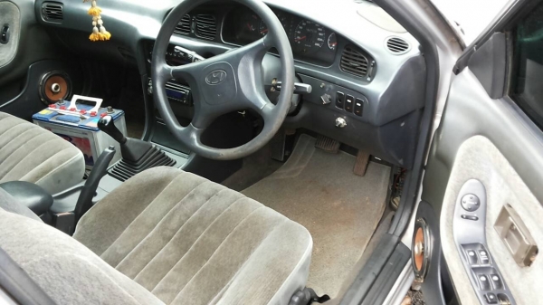 HYUNDAI SONATA GLXi 2.0 MT ปี 97 รถสวยสีสันบางเดิมๆทั้งคัน เครื่องแห้งแรงดีไม่มีเยิ้ม ติดตั้งแก๊ส LPG ลงเล่มแล้วประหยัดมากๆ ภายในเก๋งคอนโซลสวยครบหรูดี CD MP3 แอร์เย็น พ.เพาเวอร์ ก.ไฟฟ้า ช่วงล่างแน่นหนึบ ยางสภาพดี 4 เส้นประมาณ 70\% พร้อมใช้งาน เอกสารทะเบียน